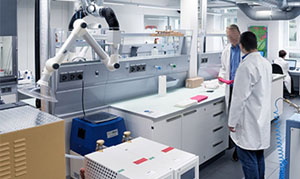 專業研發、管理銷售、施工工人100余人